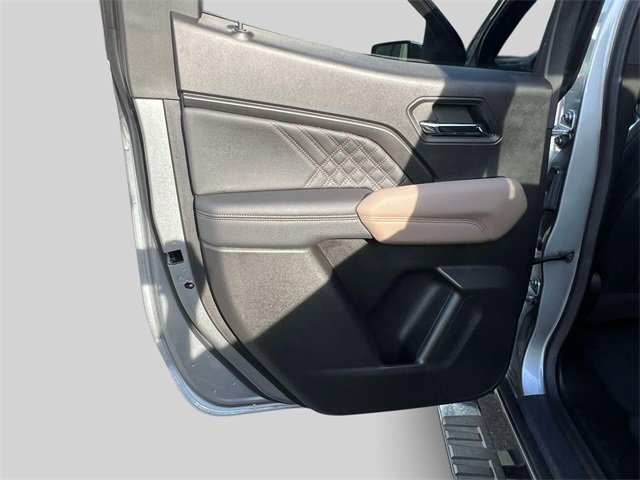 Used 2024 GMC Canyon Denali image 17