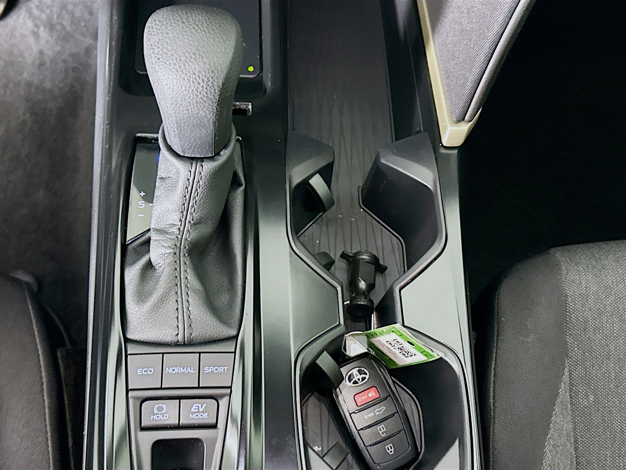 Used 2025 Toyota Camry LE w/ Convenience Package image 25