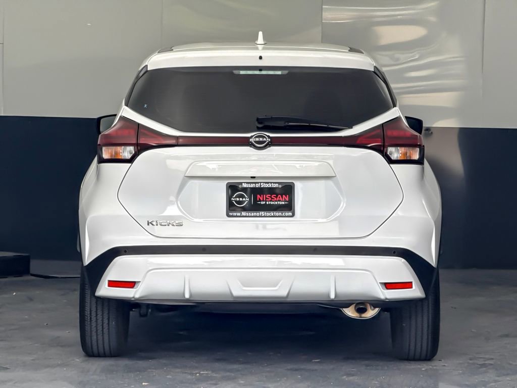 Used 2023 Nissan Kicks S image 4