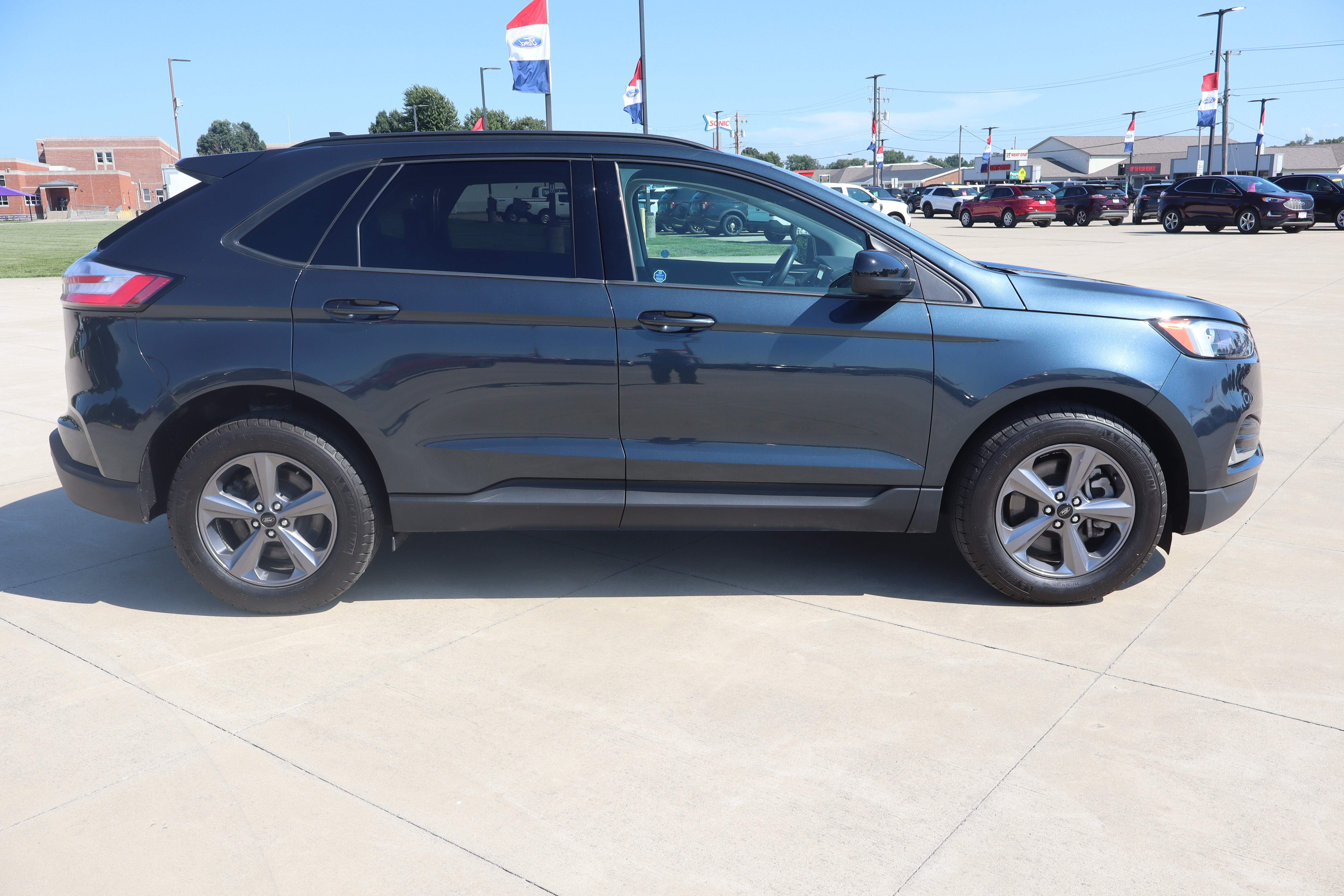 Used 2024 Ford Edge SEL w/ Sport Appearance Package AWD/4WD image 5