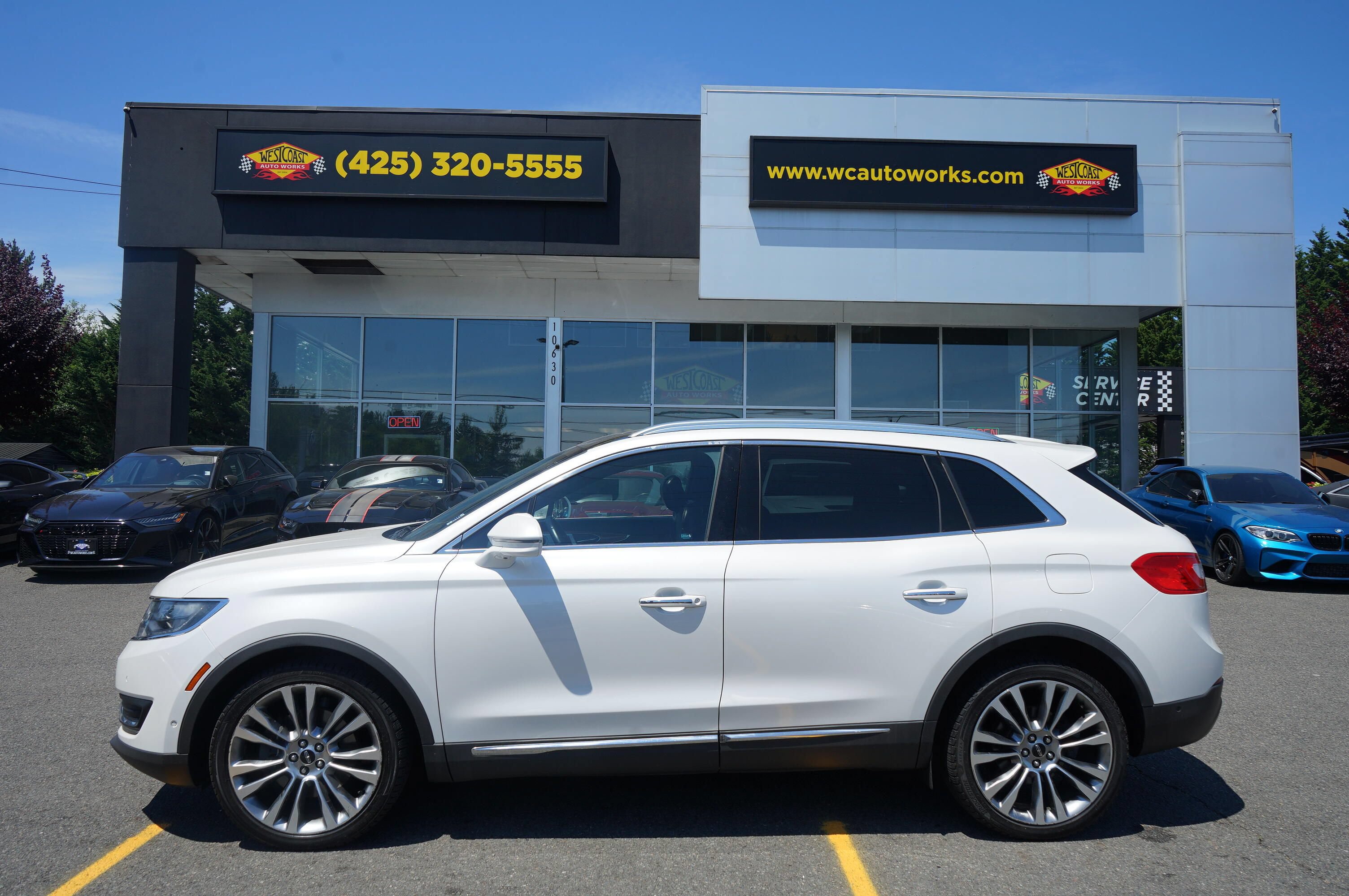Used 2016 Lincoln MKX Reserve w/ Luxury Package AWD/4WD image 2