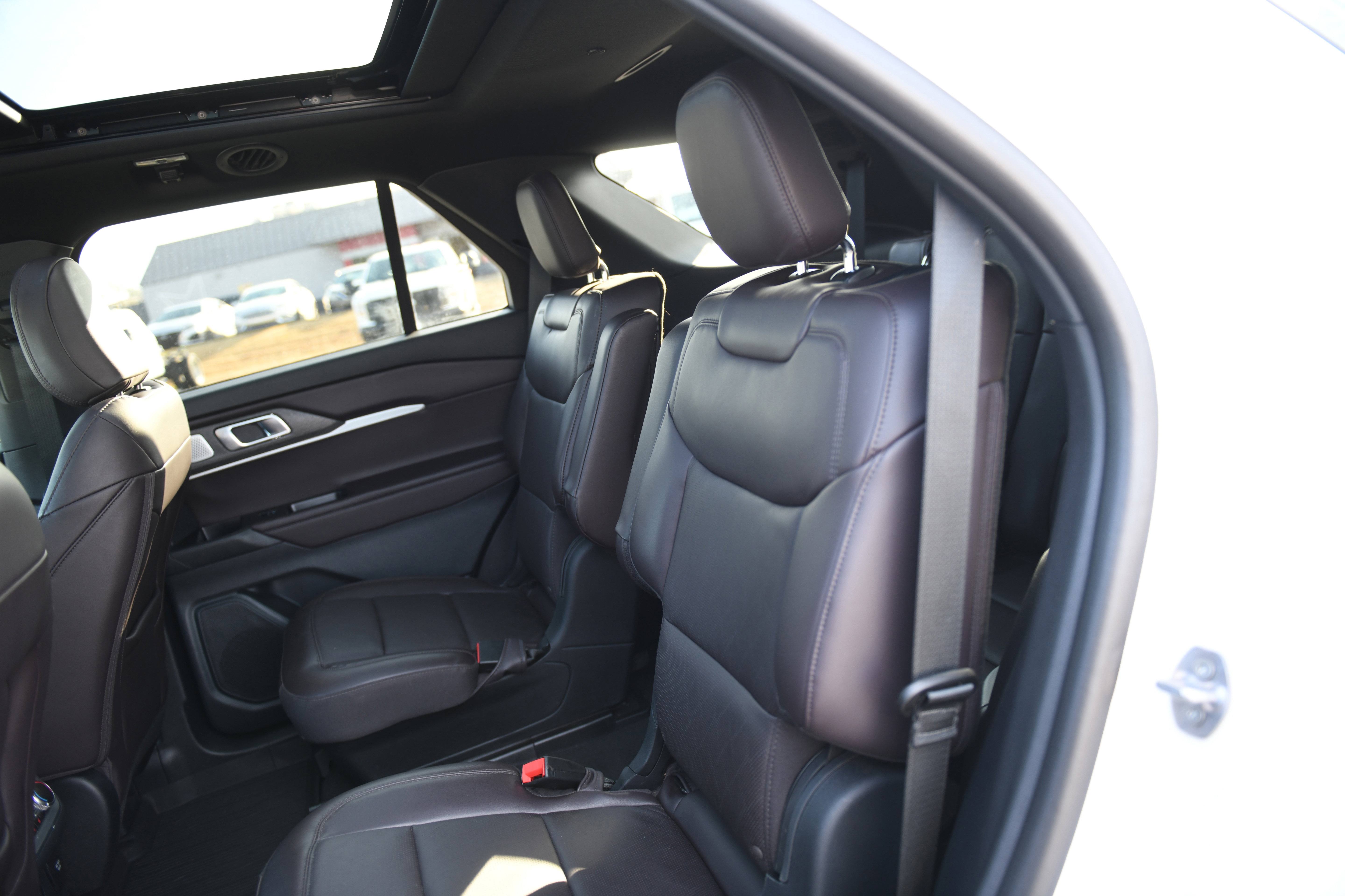 Used 2025 Ford Explorer Platinum image 16