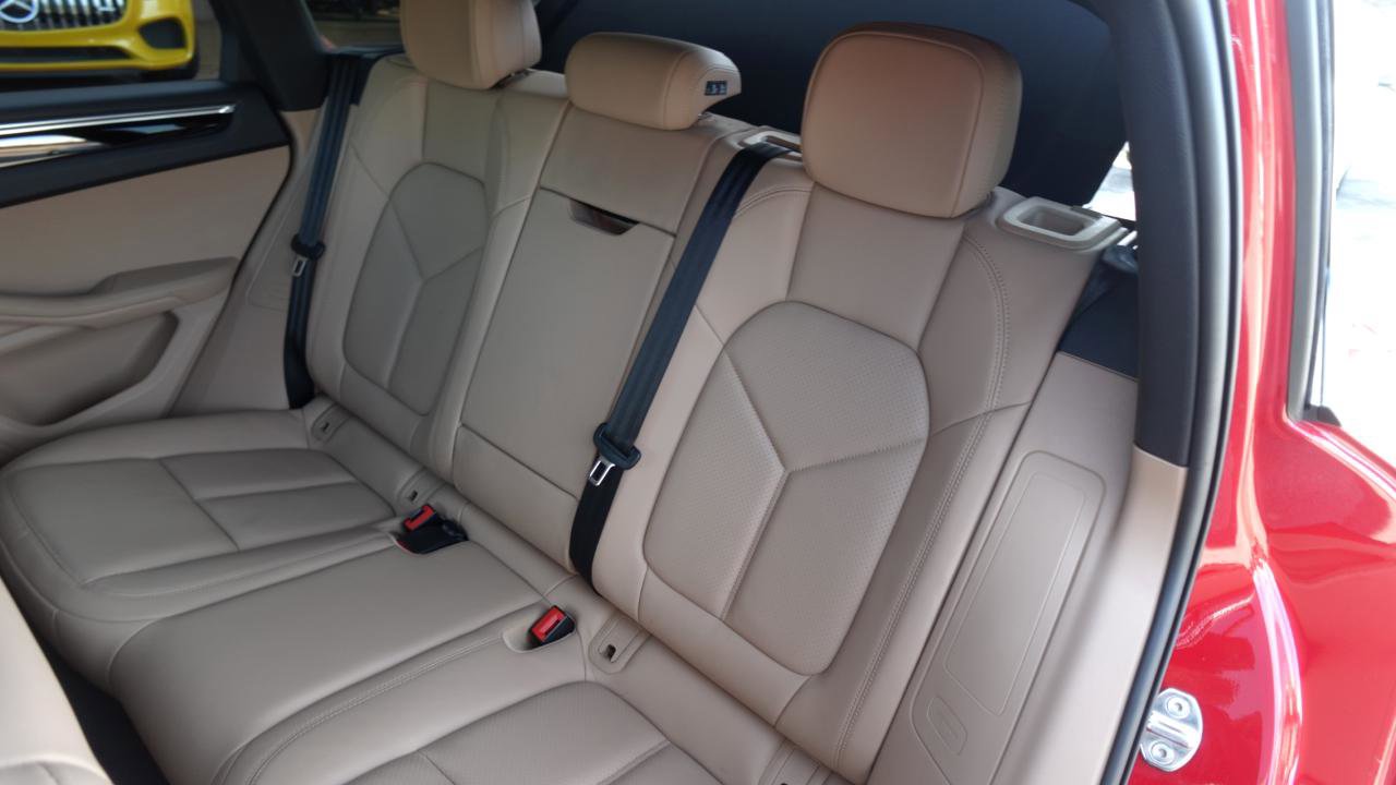 Used 2023 Porsche Macan image 11