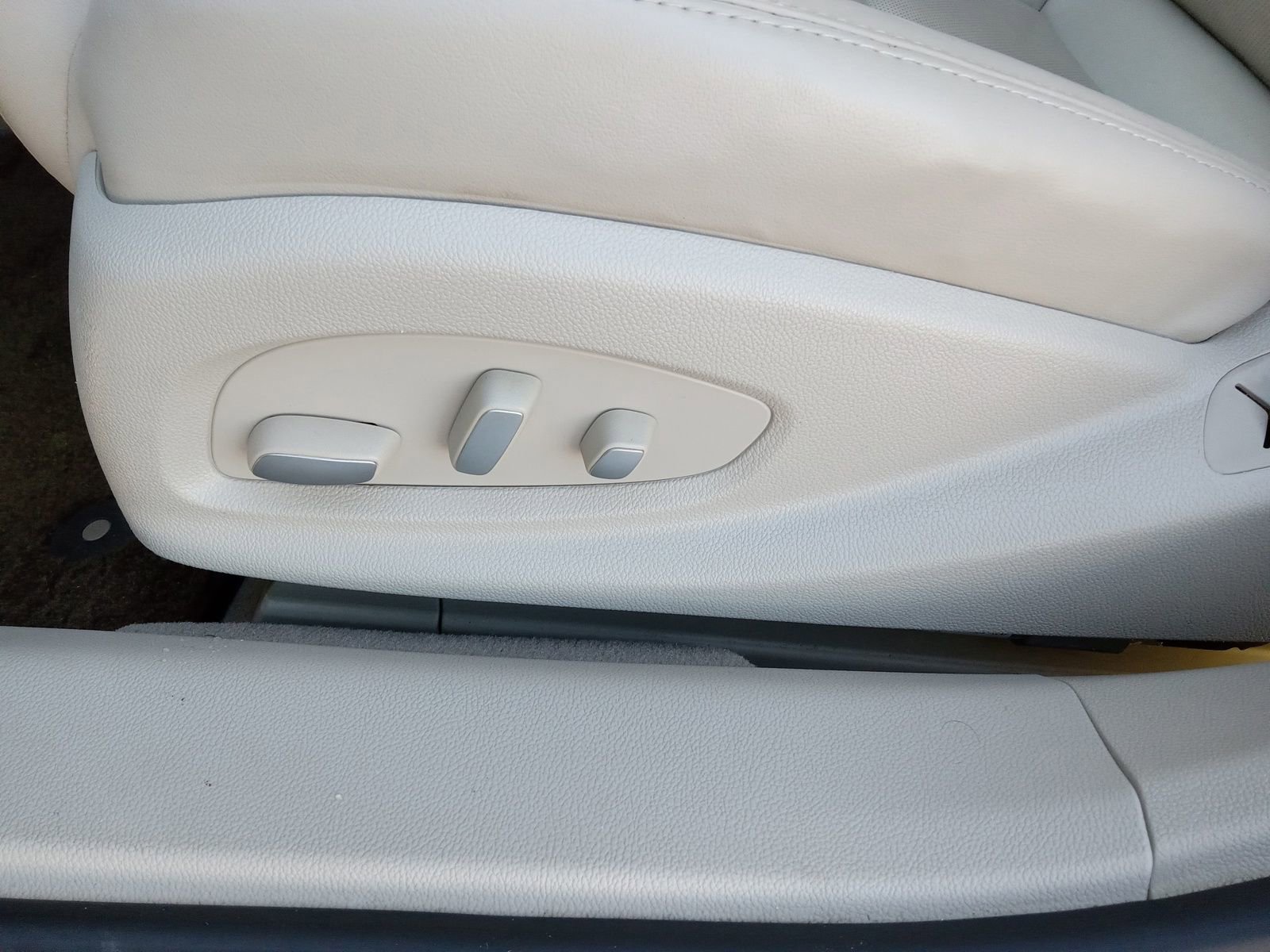 Used 2014 Cadillac XTS w/ Rear Seat Comfort Package image 18