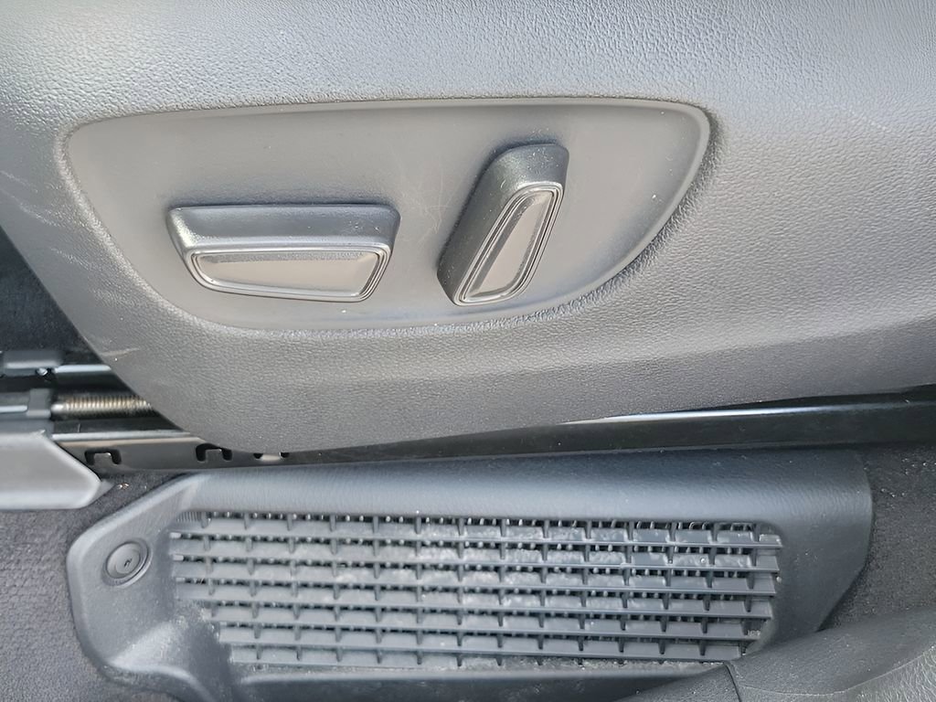 Used 2025 Toyota Sienna LE image 16