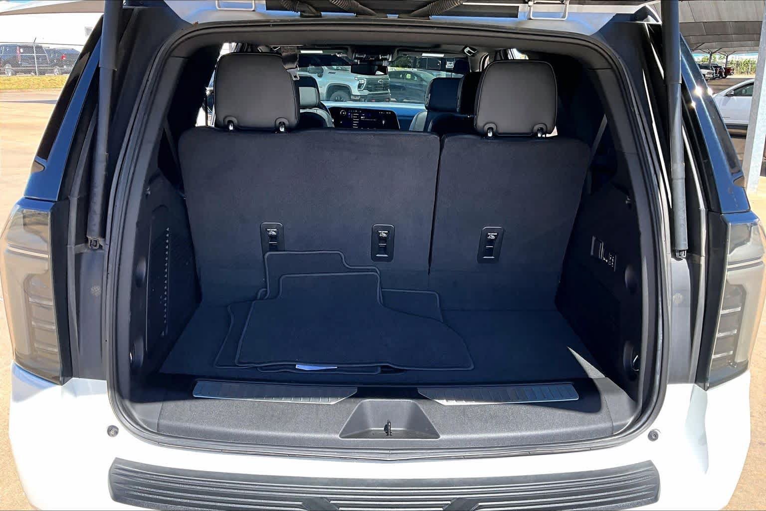 Used 2025 Chevrolet Tahoe RST w/ Comfort Package AWD/4WD image 32