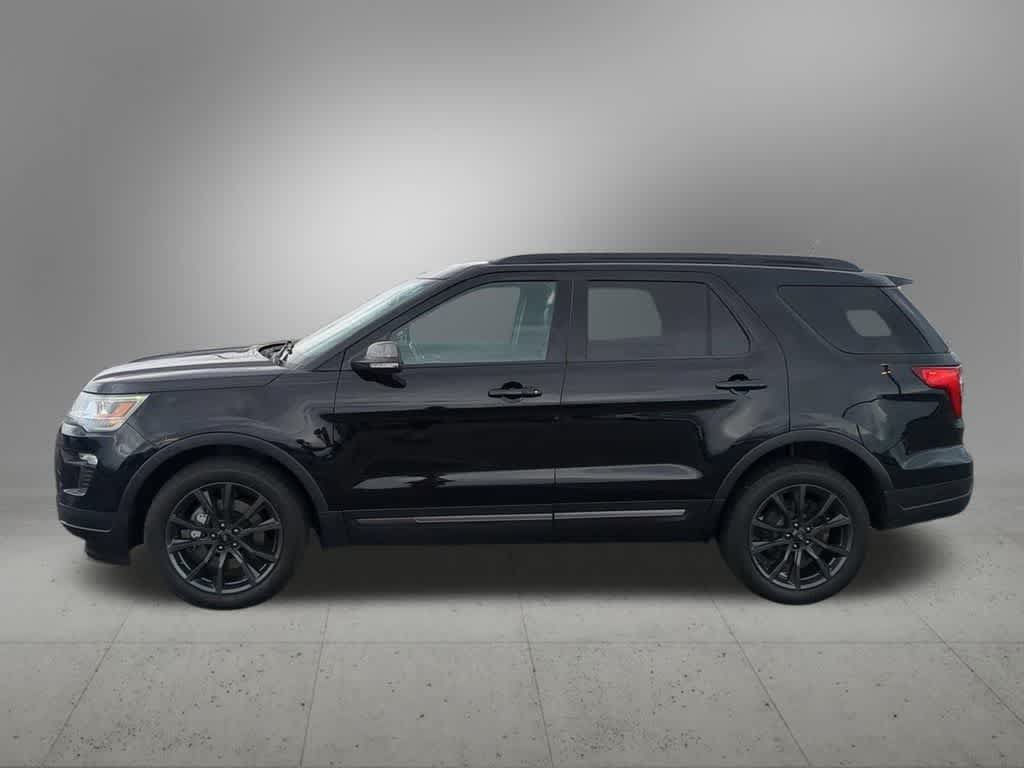 Used 2018 Ford Explorer XLT w/ Equipment Group 202A AWD/4WD image 3