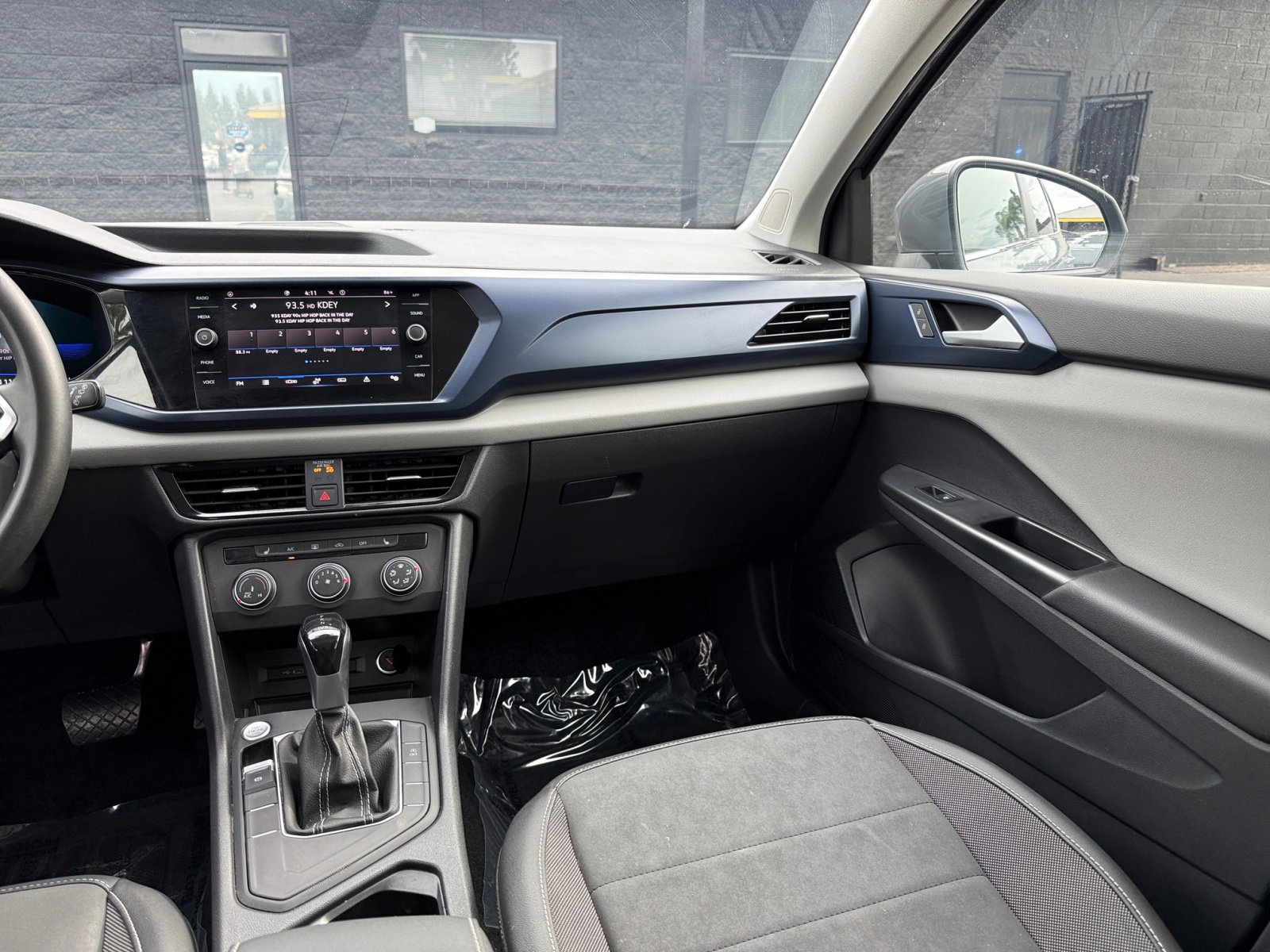 Used 2022 Volkswagen Taos SE w/ Panoramic Sunroof Package image 23