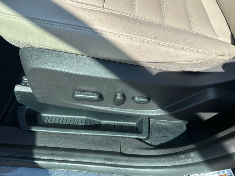 Used 2017 Ford C-MAX Titanium w/ Interior Protection Package FWD image 23