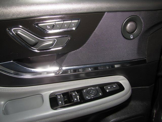 Used 2020 Lincoln Corsair Reserve image 12