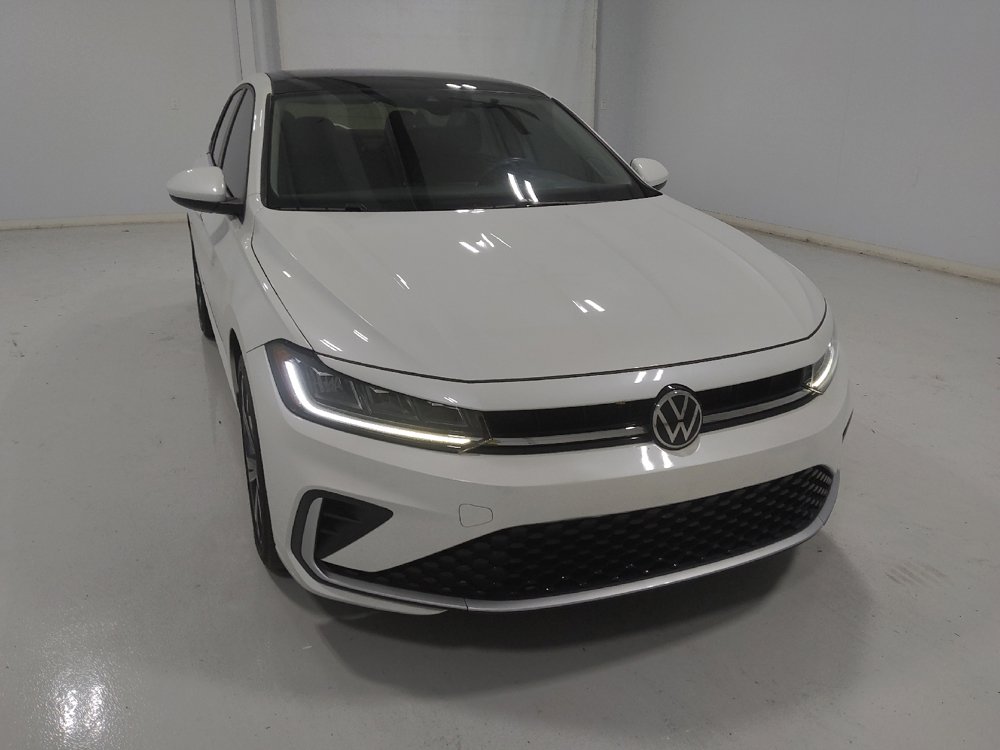 Used 2025 Volkswagen Jetta SE FWD image 14