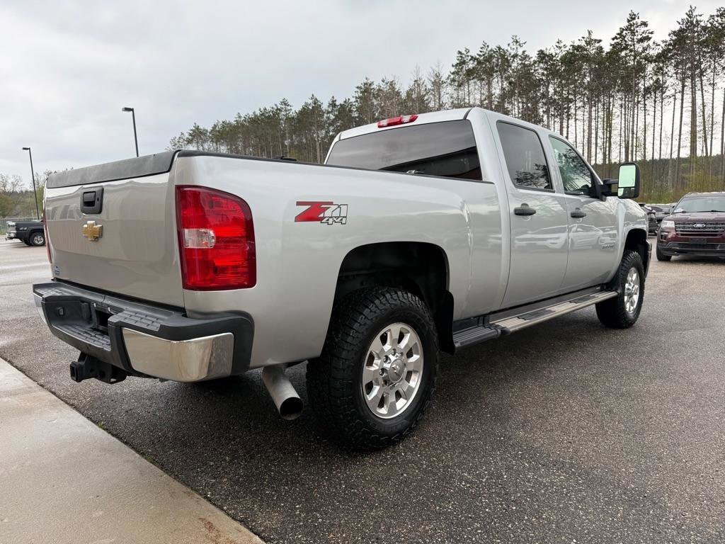 Used 2011 Chevrolet Silverado 3500 LT w/ Interior Plus Package AWD/4WD image 4