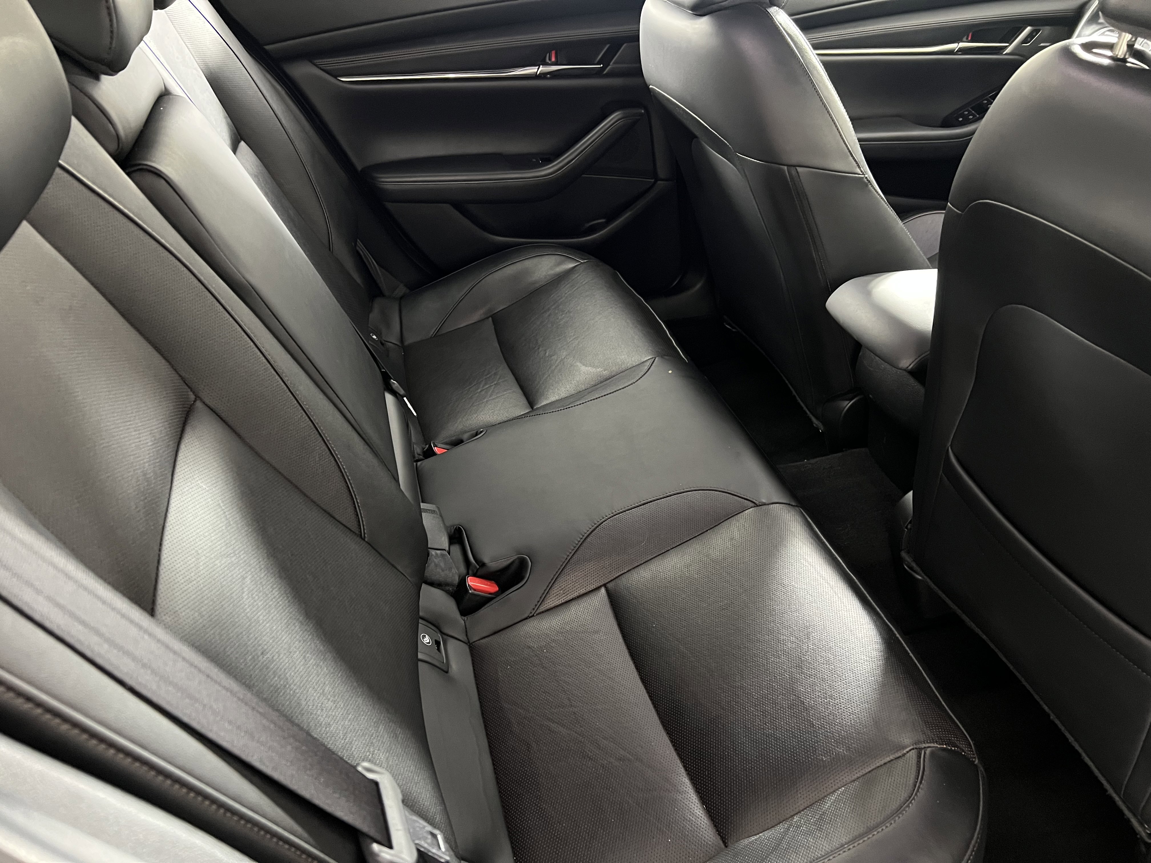 Used 2019 MAZDA MAZDA3 Hatchback w/ Premium Package image 22