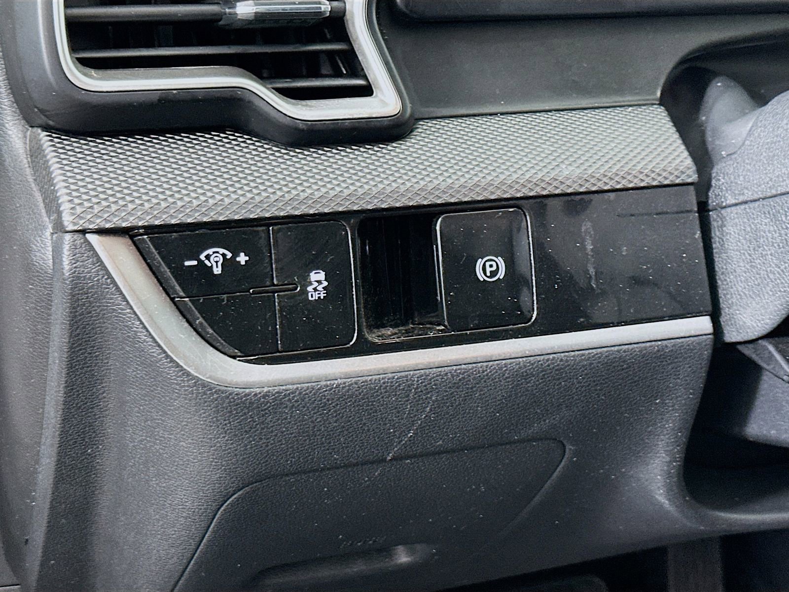 Used 2024 Kia Sportage LX image 11