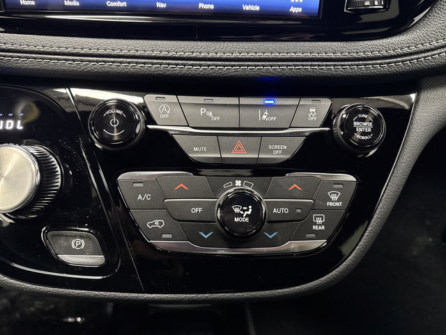 New 2026 Chrysler Pacifica Select AWD/4WD image 19