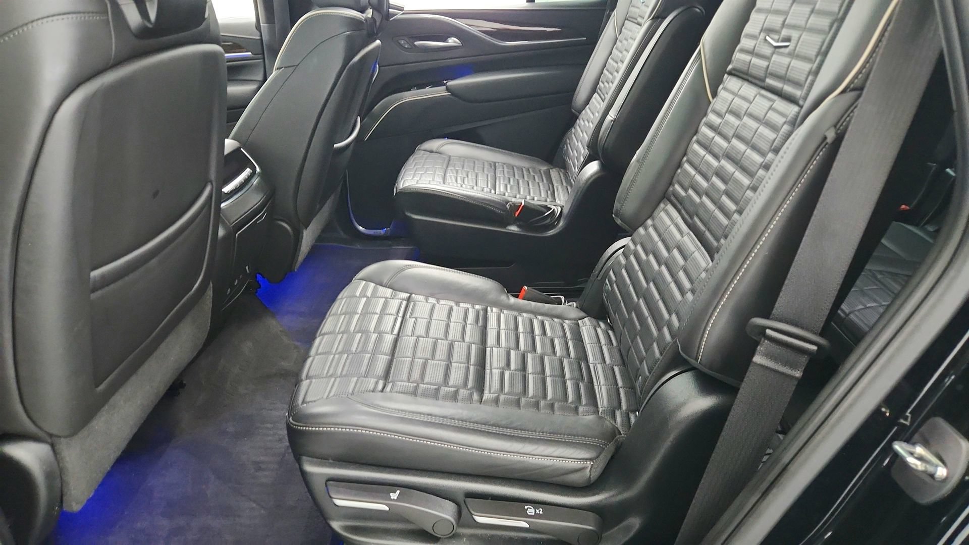 Used 2023 Cadillac Escalade Sport Platinum w/ Heavy-Duty Trailer Package AWD/4WD image 21