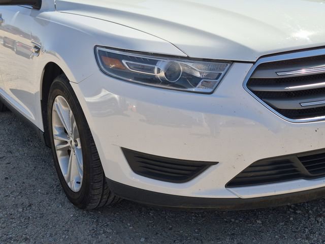 Used 2018 Ford Taurus SE FWD image 4