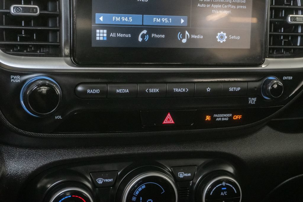 Used 2025 Hyundai Venue SEL FWD image 20