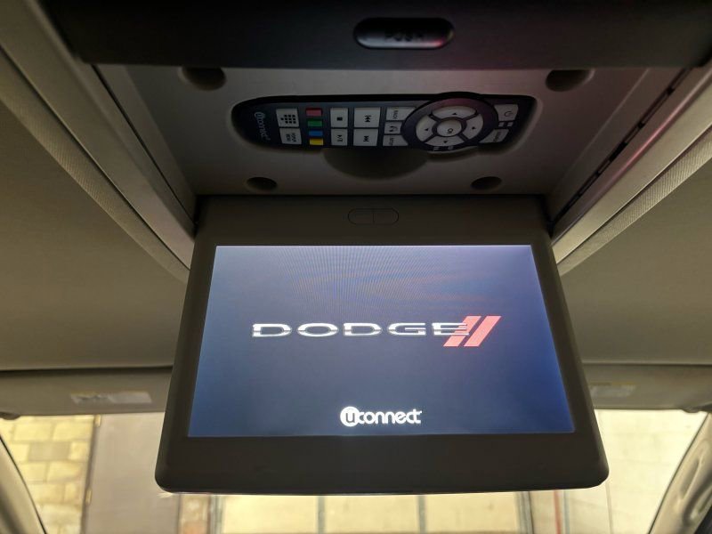 Used 2014 Dodge Grand Caravan SXT w/ Rear Park Assist Package image 17