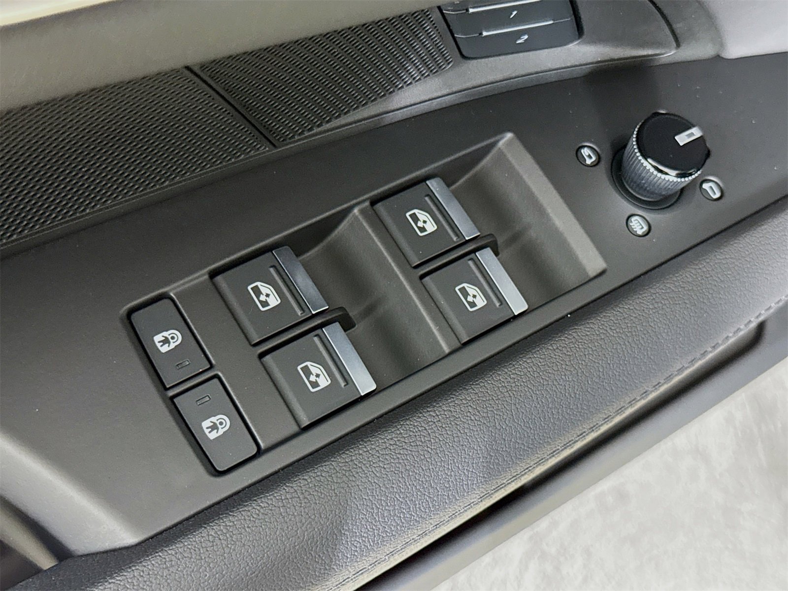 Certified 2024 Audi e-tron GT Premium Plus w/ Executive Package image 18