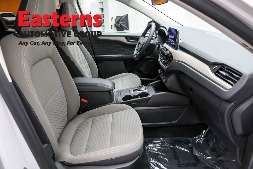 Used 2022 Ford Escape SE w/ Cold Weather Package image 23