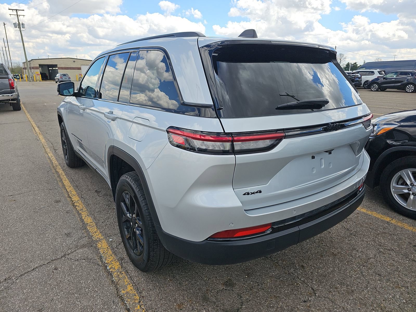 Used 2024 Jeep Grand Cherokee Altitude image 6