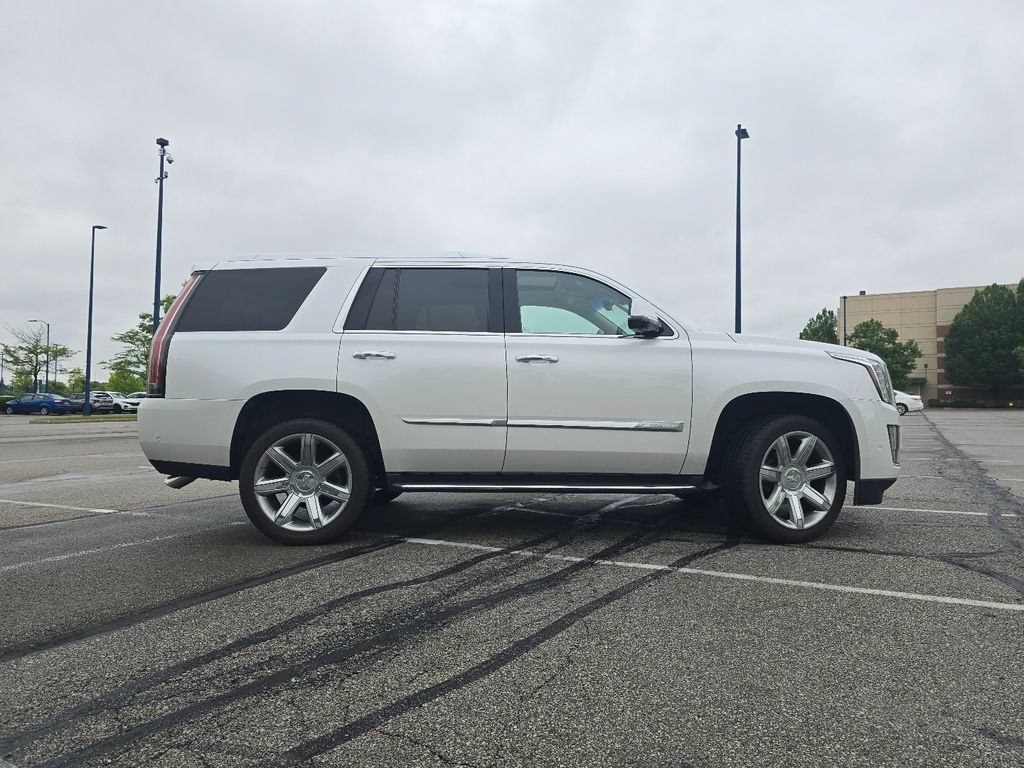 Used 2017 Cadillac Escalade Luxury AWD/4WD image 17