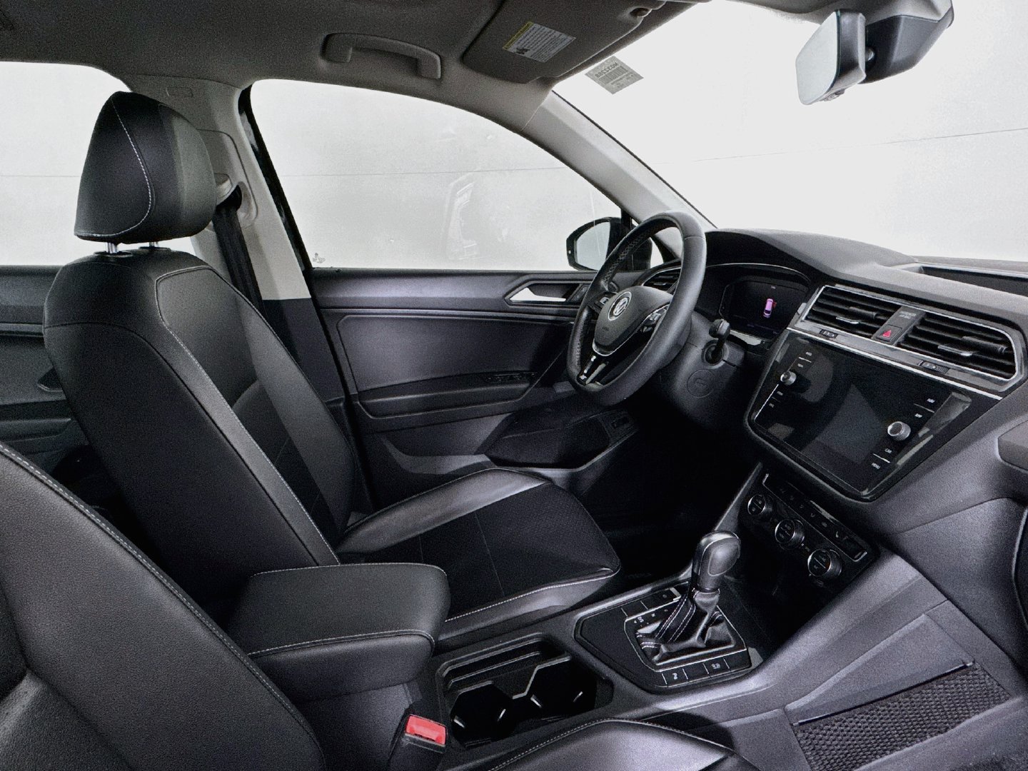 Used 2021 Volkswagen Tiguan SEL FWD image 26