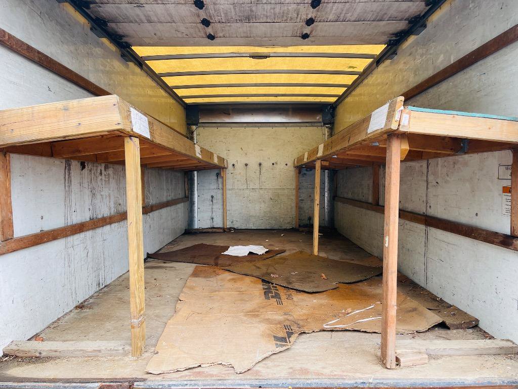 Used 2014 GMC Savana 3500 Extended RWD image 28