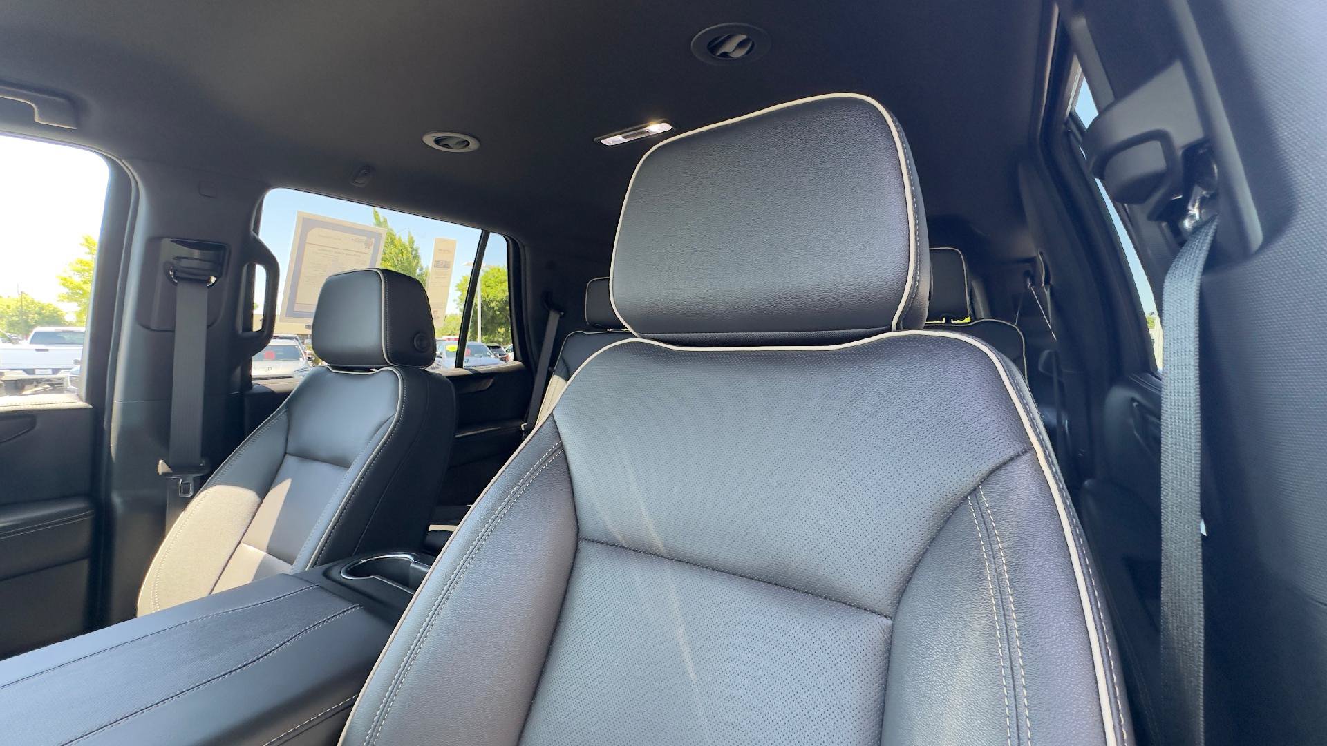 Used 2025 GMC Yukon Elevation AWD/4WD image 16