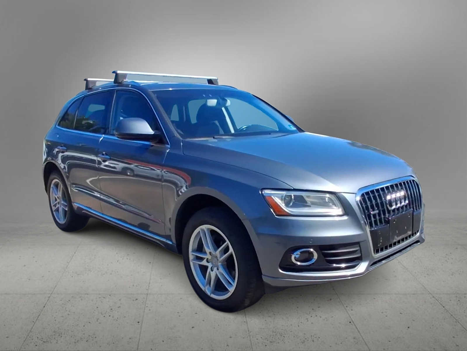 Used 2017 Audi Q5 2.0T Premium Plus w/ Technology Package AWD/4WD image 2