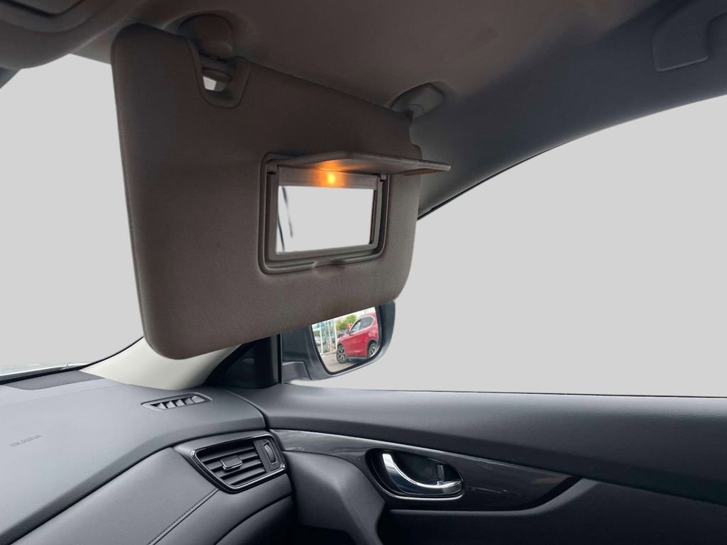 Used 2019 Nissan Rogue SV w/ Premium Package AWD/4WD image 32