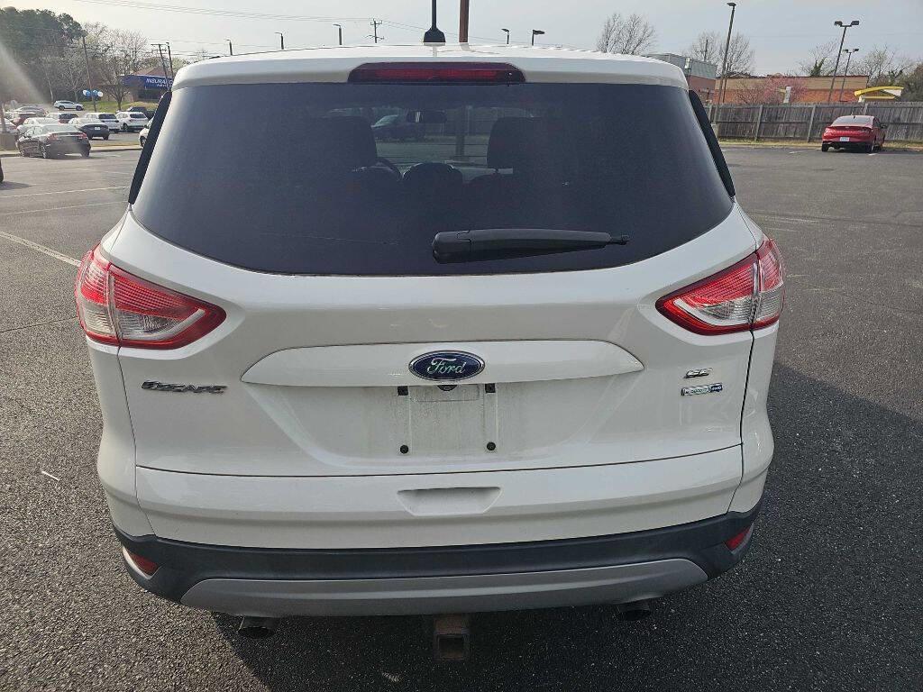 Used 2015 Ford Escape SE image 10