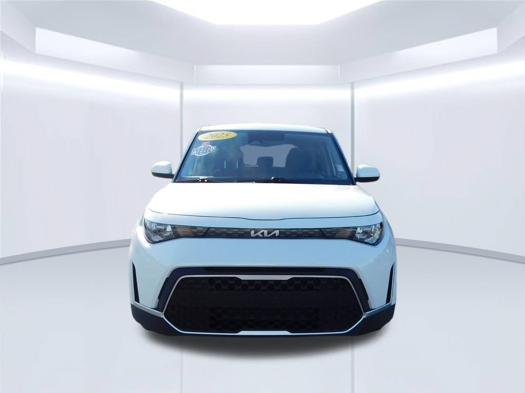 Used 2025 Kia Soul LX w/ LX Technology Package FWD image 8