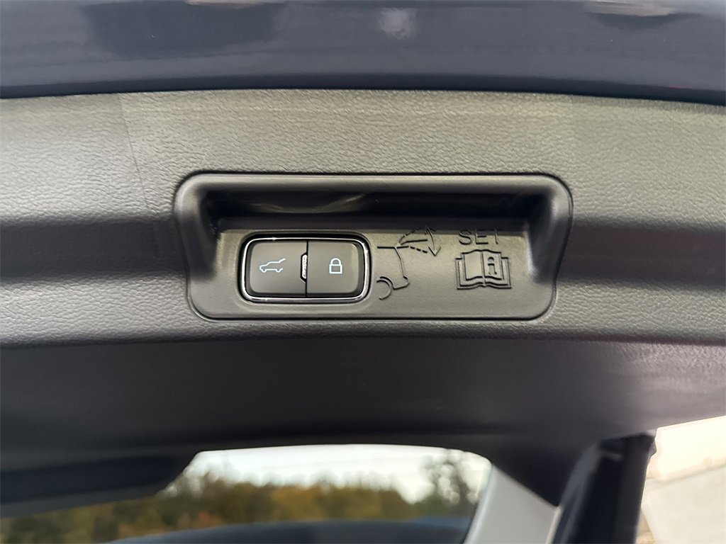 Used 2025 Ford Explorer Active w/ Active Comfort Package image 33