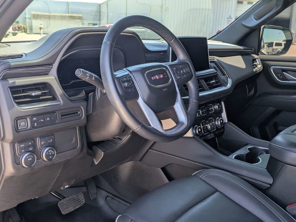 Used 2024 GMC Yukon XL SLT AWD/4WD image 33