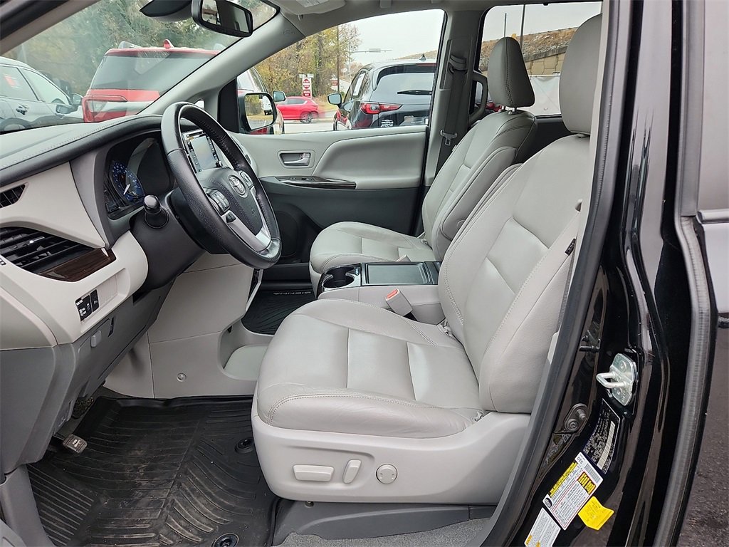 Used 2020 Toyota Sienna XLE image 13