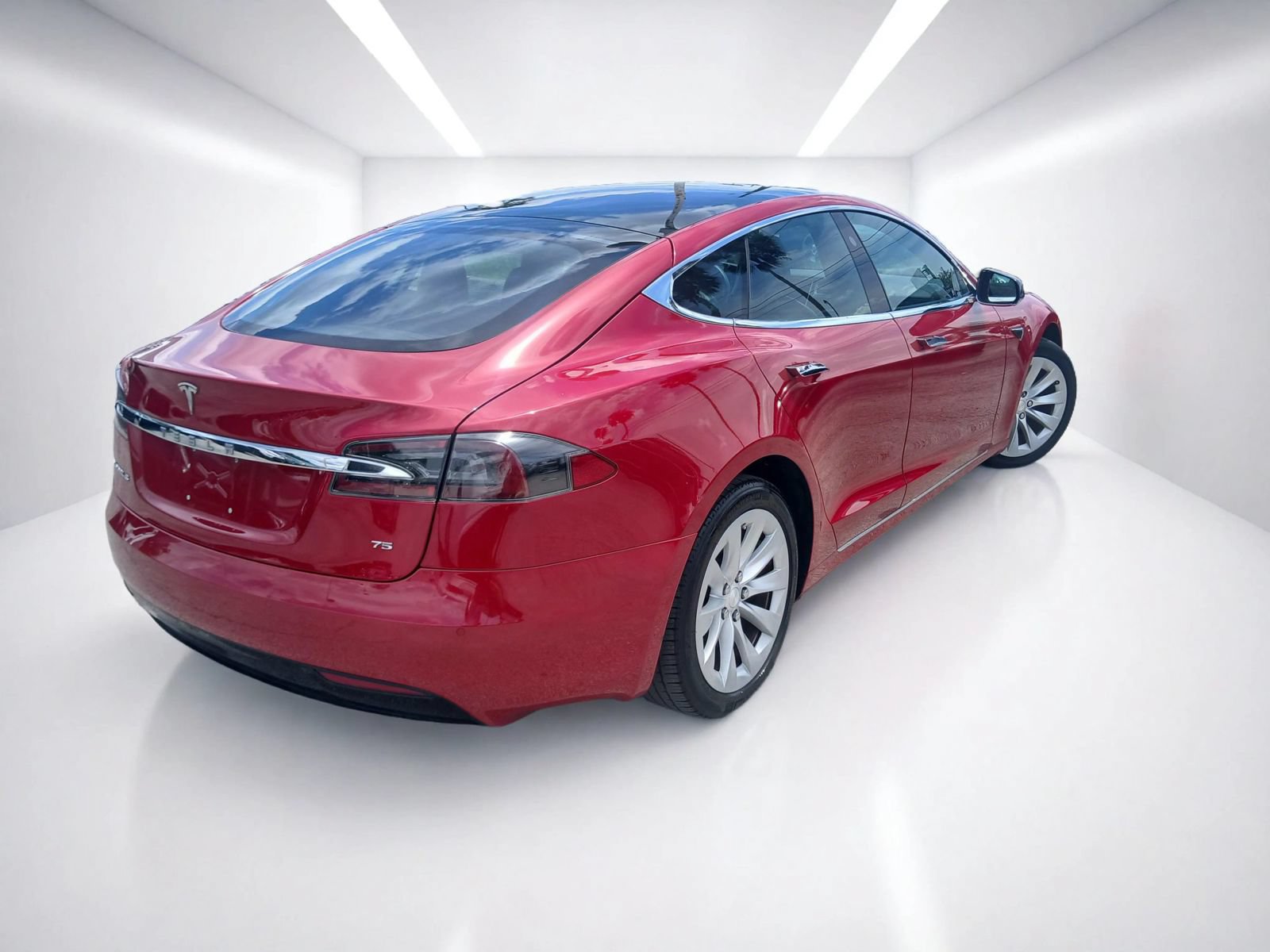 Used 2017 Tesla Model S 75 RWD image 3