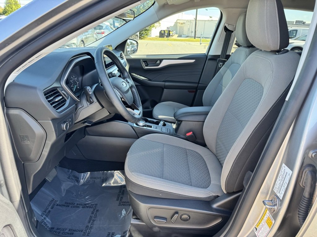 Used 2022 Ford Escape SE w/ Cold Weather Package image 10