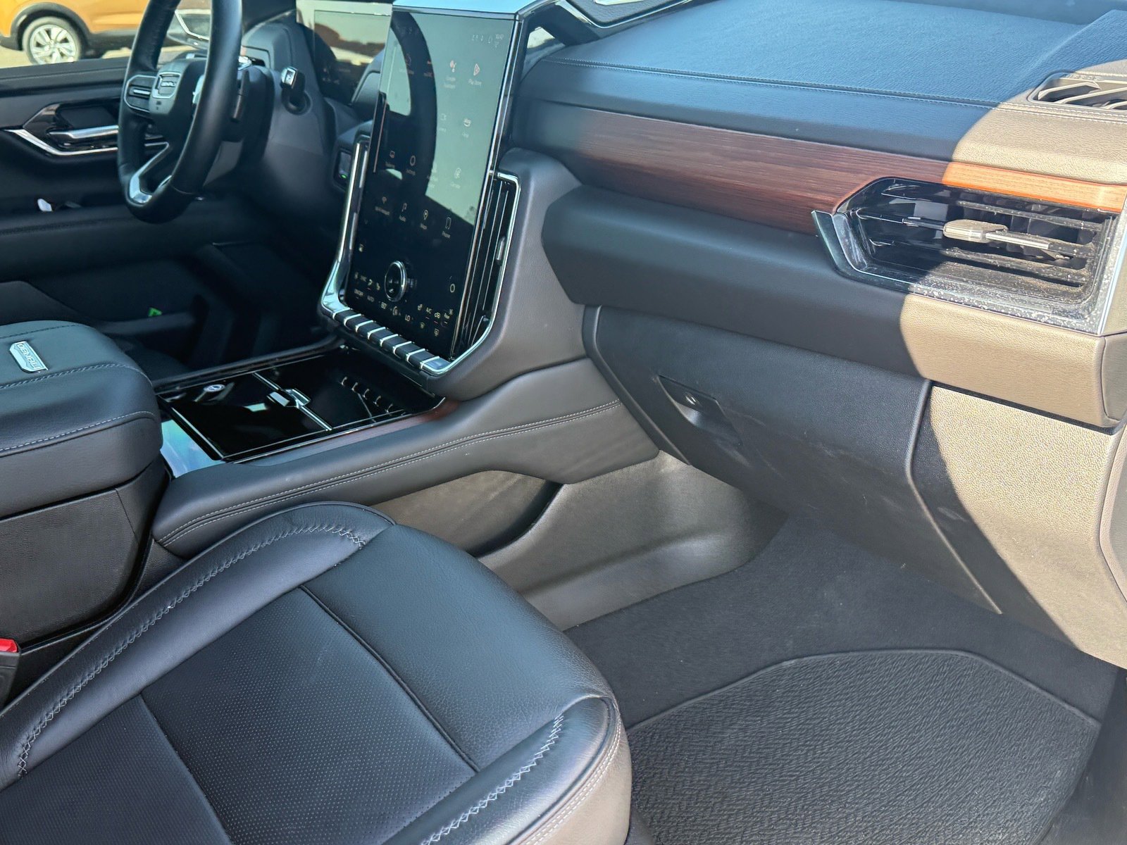 Used 2025 GMC Yukon Denali image 11