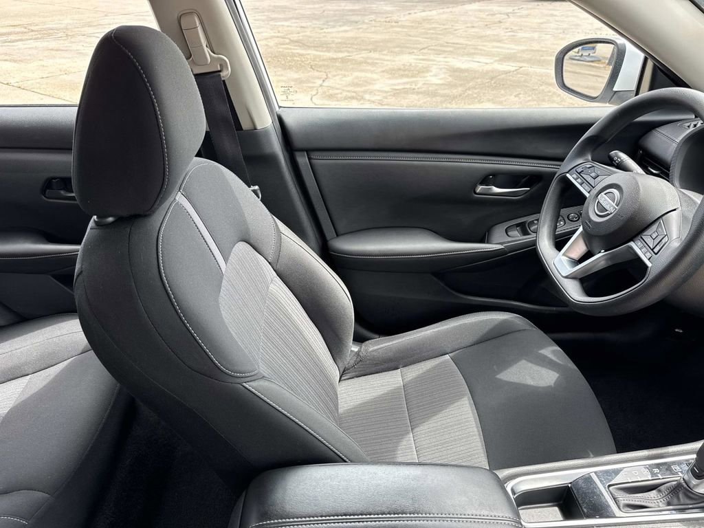 Used 2025 Nissan Sentra SV FWD image 22