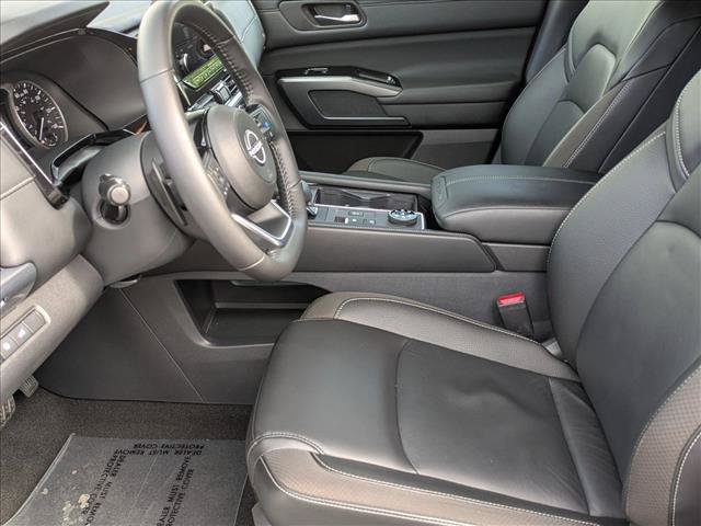 Used 2025 Nissan Pathfinder SL w/ SL Premium Package AWD/4WD image 17