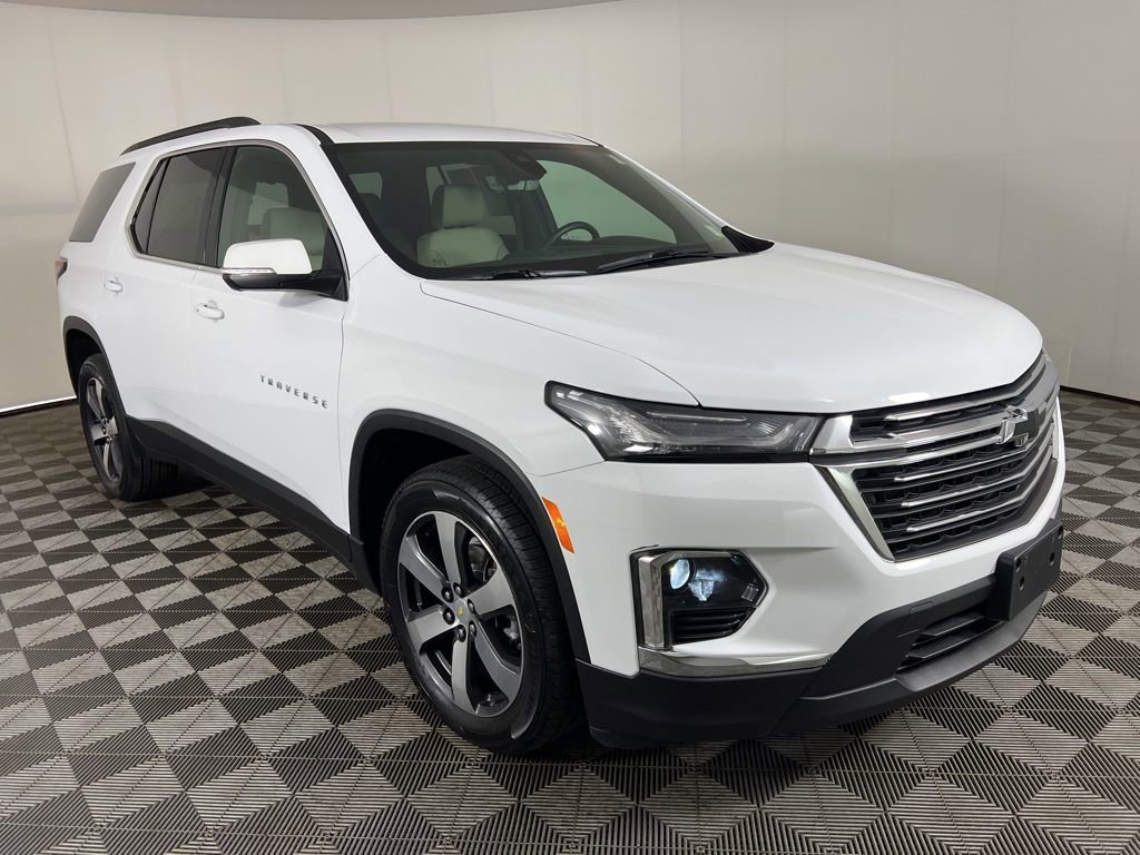 Used 2023 Chevrolet Traverse LT w/ LT Premium Package AWD/4WD image 1