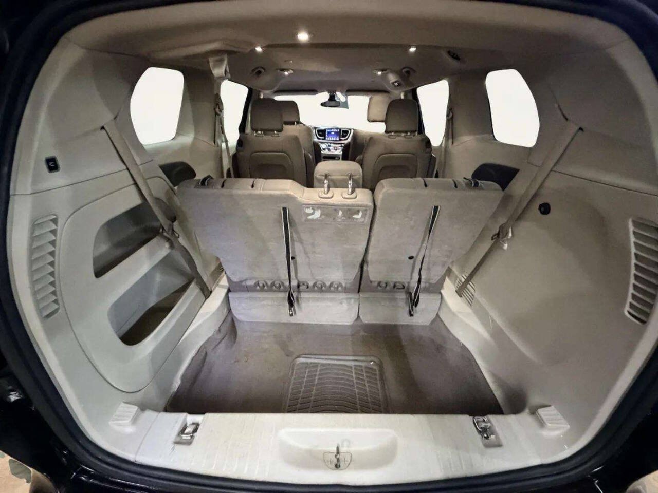 Used 2017 Chrysler Pacifica Touring FWD image 5