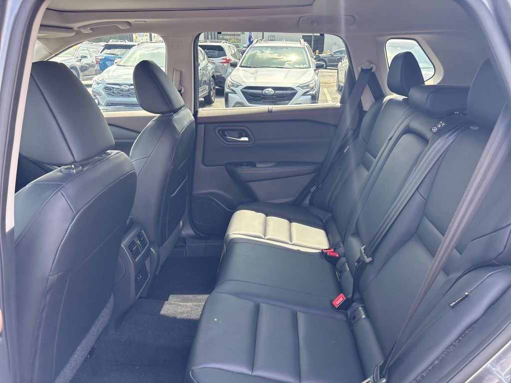 Used 2023 Nissan Rogue SV w/ SV Premium B Package AWD/4WD image 12