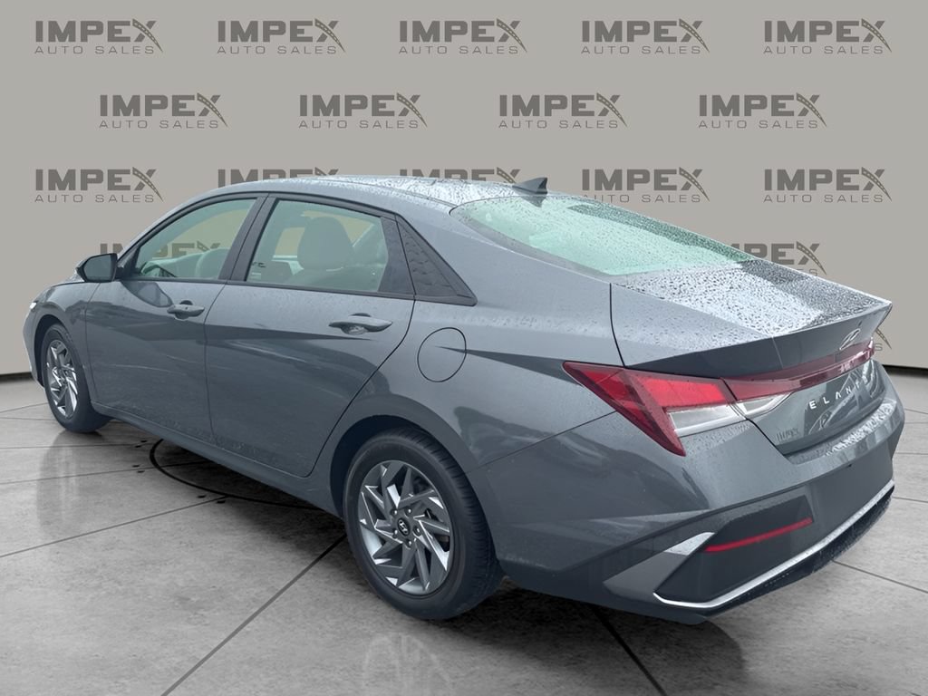 Used 2024 Hyundai Elantra SEL FWD image 3