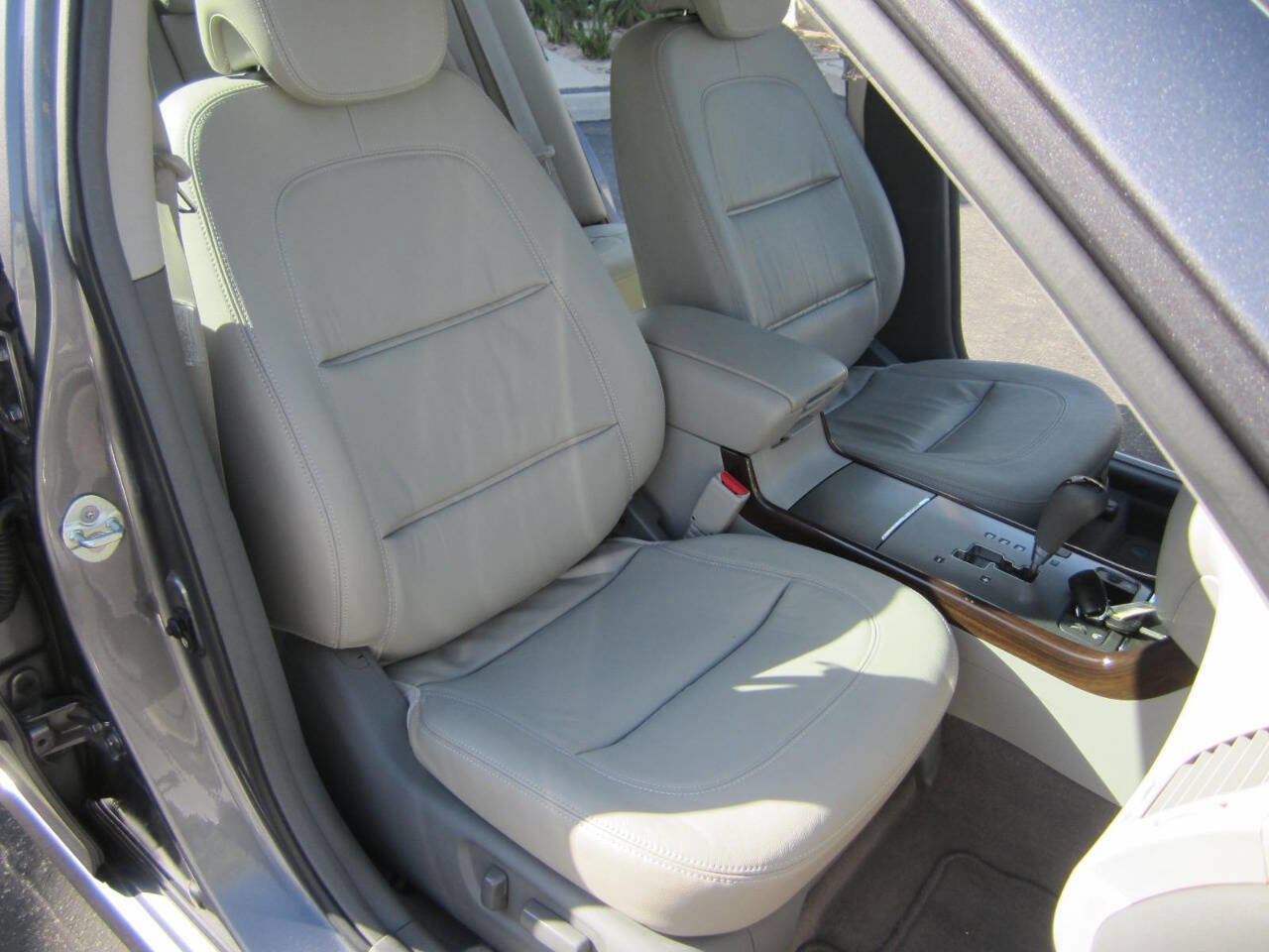 Used 2011 Hyundai Azera Limited image 18
