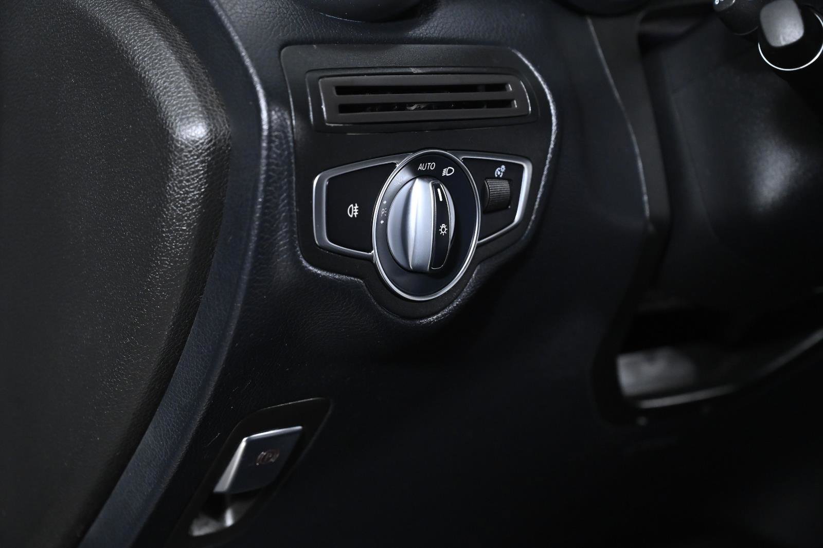 Used 2018 Mercedes-Benz GLC 300 4MATIC image 20