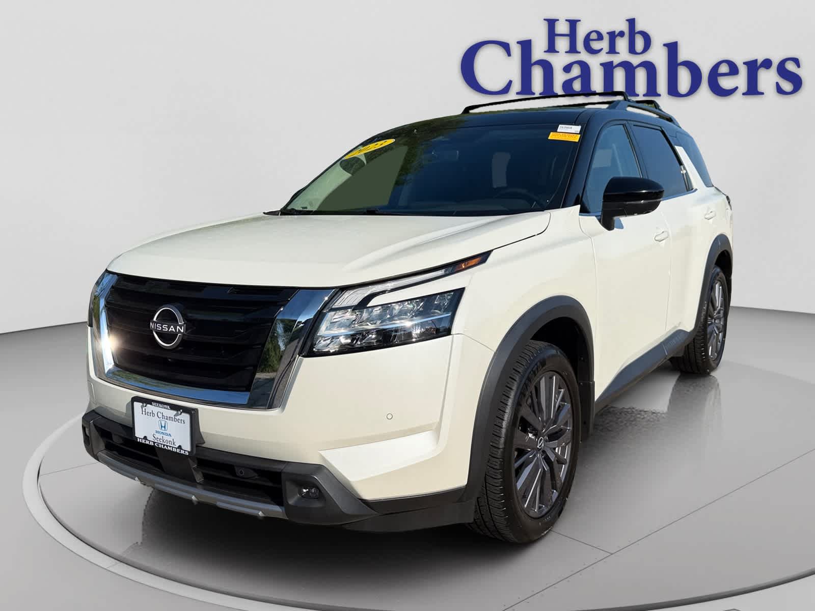 Used 2023 Nissan Pathfinder SL w/ SL Premium Package AWD/4WD image 11
