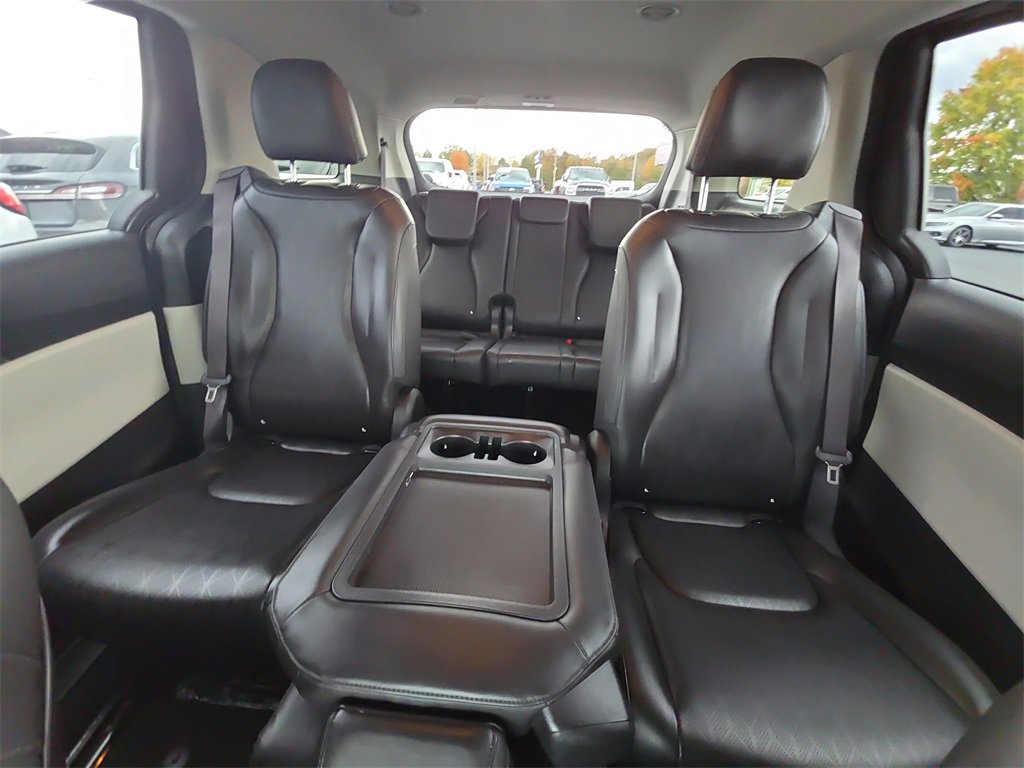 Used 2023 Kia Carnival LX image 27